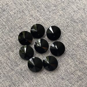 8 Swarovski black buttons